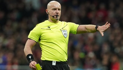 利物浦vs加拉塔萨雷次回合裁判：马齐尼亚克担任主裁